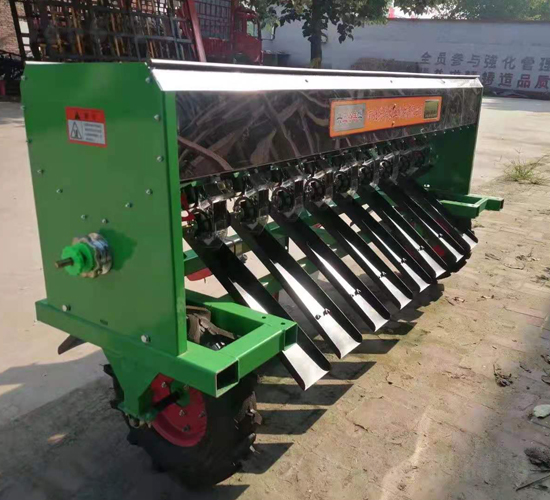 單箱撒肥機(jī)（右側(cè)）-興華農(nóng)業(yè)機(jī)械