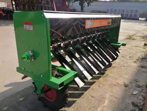 單箱撒肥機(jī)（右側(cè)）-興華農(nóng)業(yè)機(jī)械