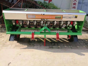 單箱撒肥機(jī)-興華農(nóng)業(yè)機(jī)械